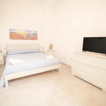 בית הארחה Followthesun- Fronte Mare פורטוסקוזו