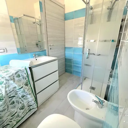 בית הארחה Followthesun- Fronte Mare פורטוסקוזו